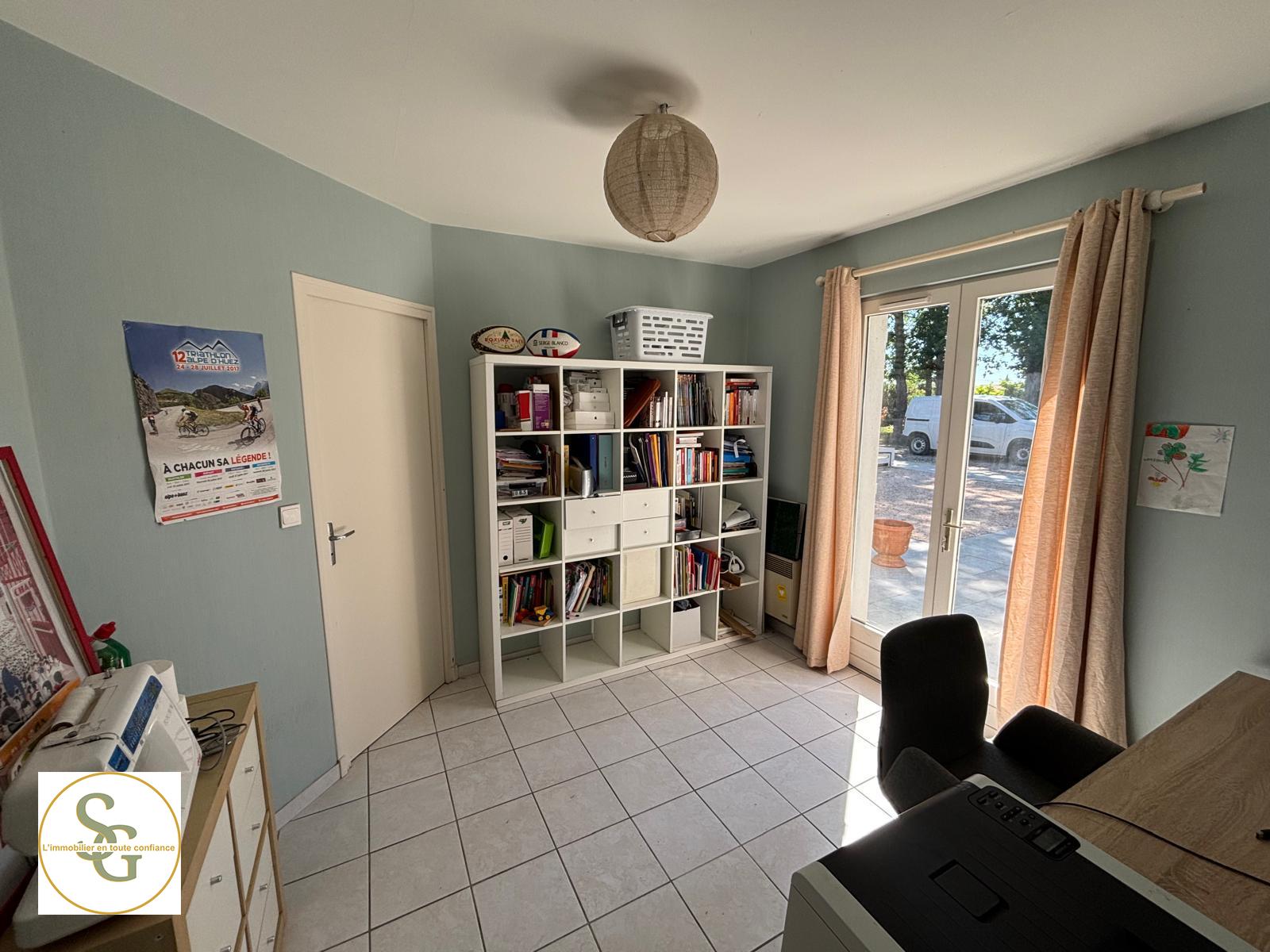 Photo 8